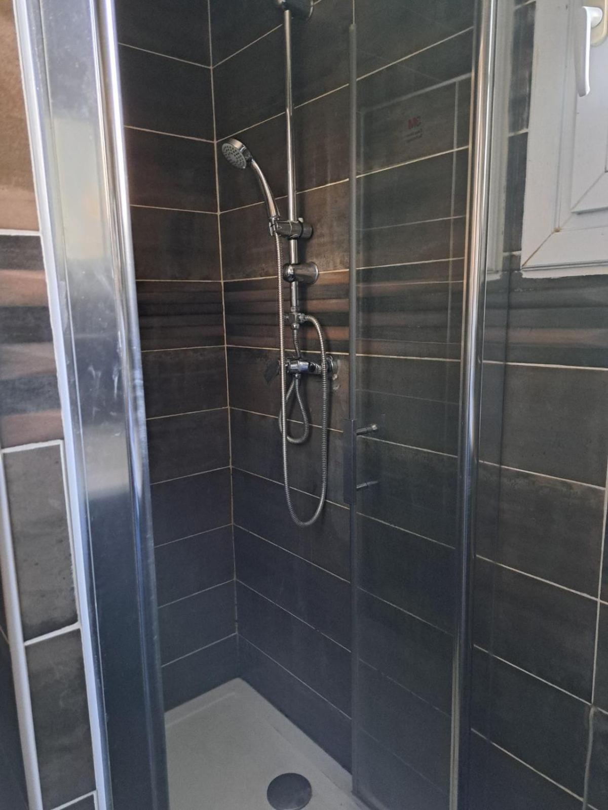 Chambre Solo Duo 20 Min Paris Drancy Luaran gambar